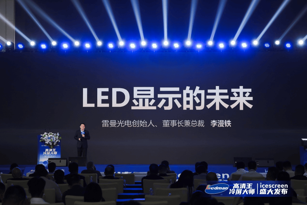 重庆残疾二孩妈妈用嘴绣鞋网友泪崩当事人：人家愿意给一点就给一点